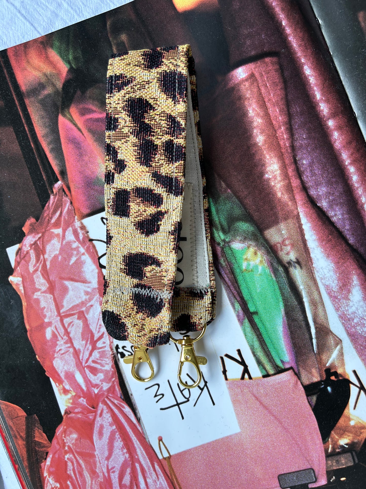Phone strap short