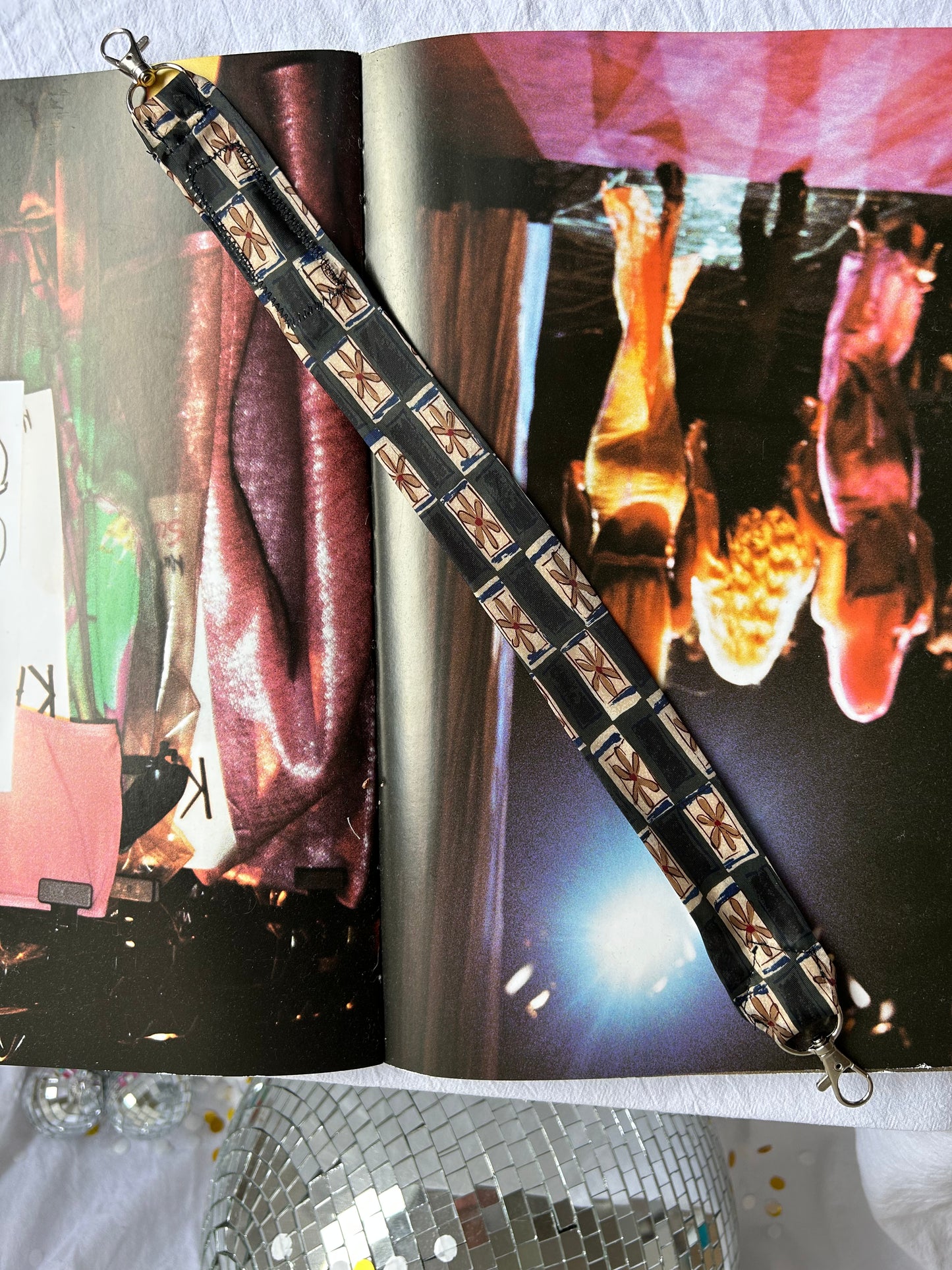 Silk phone strap short